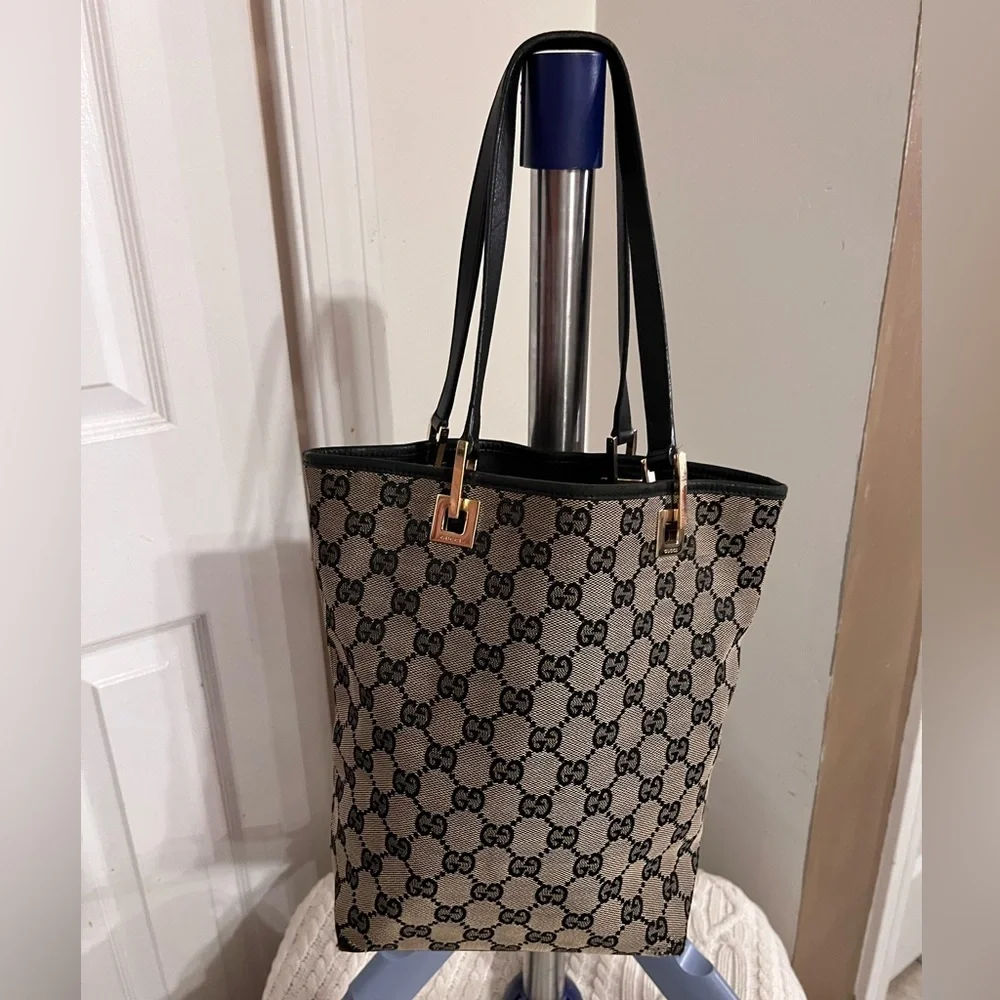 Gucci Monogram Vintage Bucket Bag - Picture 5 of 15